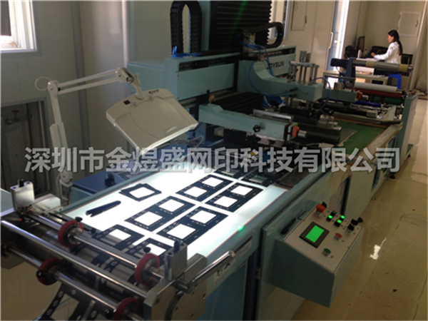 全自動(dòng)卷對(duì)卷絲印機(jī)要注意哪些因素?